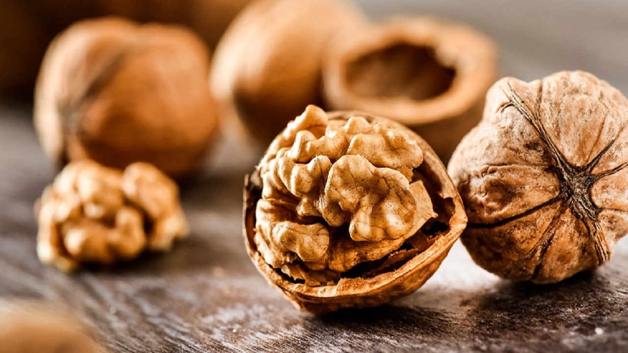 گردو اسیدی است و یا قلیایی
